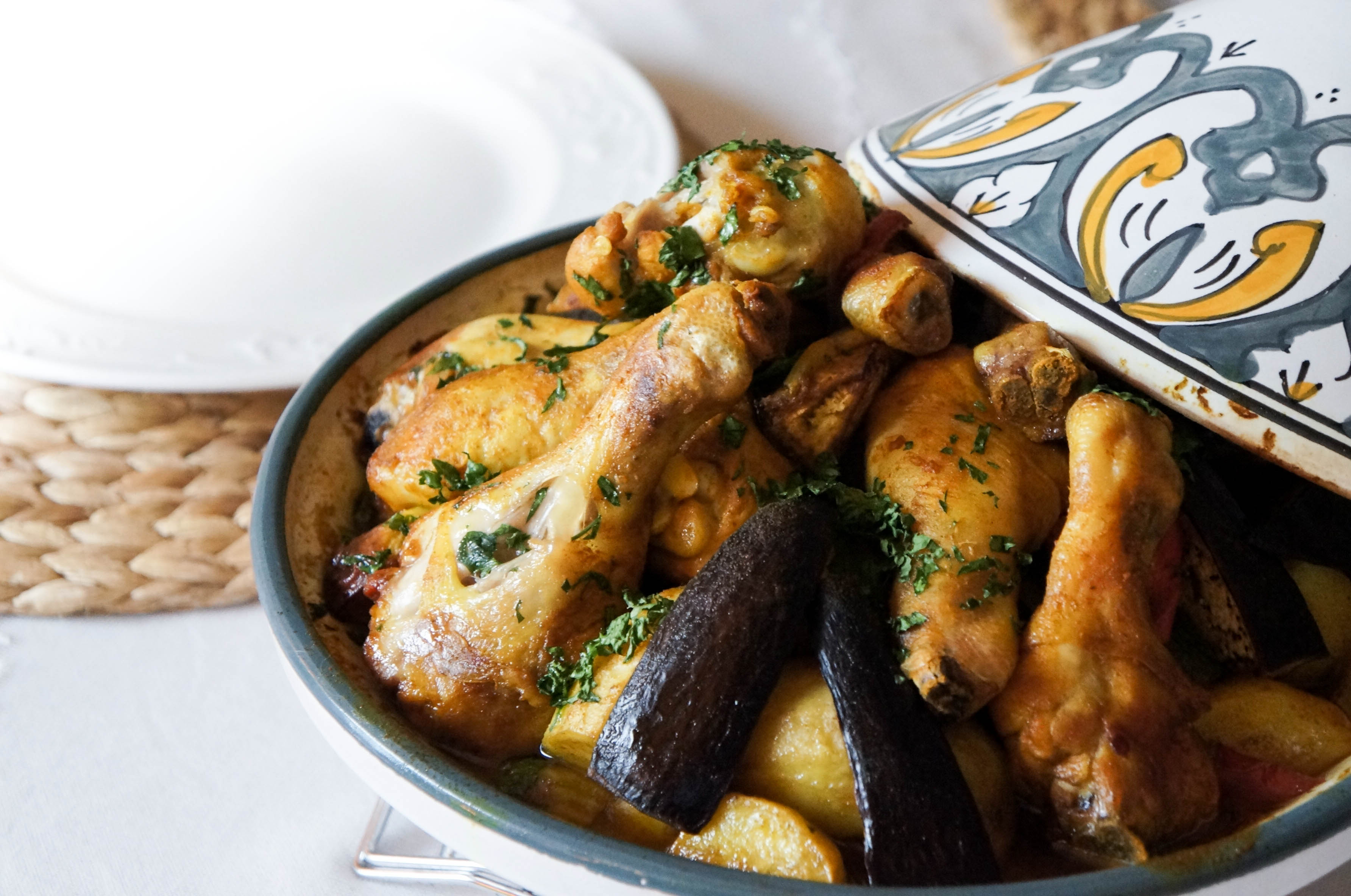 Marokkanische Tajine mit Gemüse und Huhn - Rezept - todayis.de