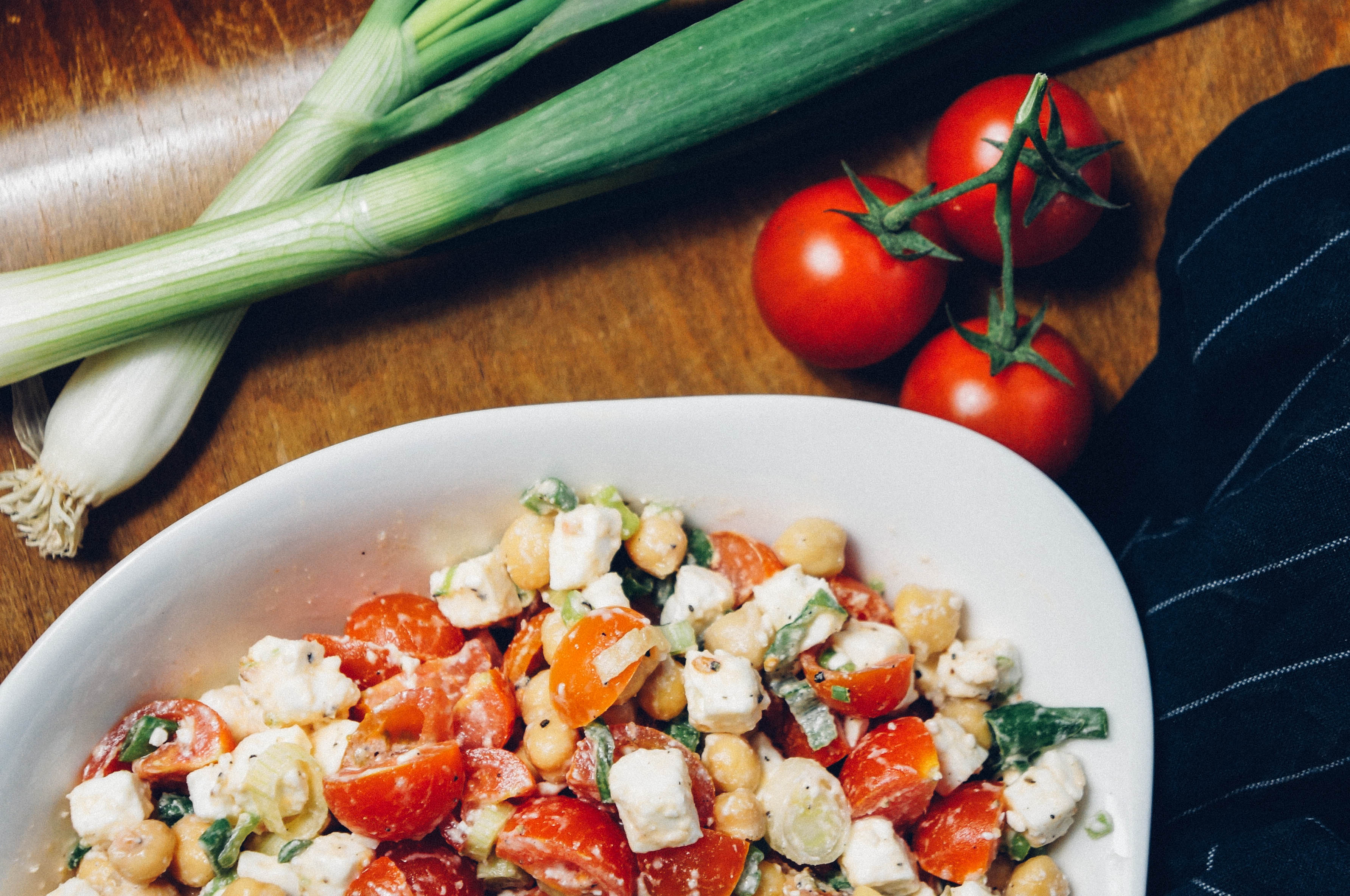 Kichererbsensalat Feta Tomate Frühlingszwiebel Salat